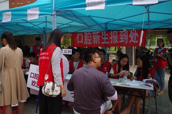 说明: C:\Users\Administrator\Desktop\3044永利集团顺利完成2017级新生迎新工作\2.jpg